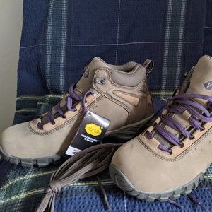 Vasque Talus UltraDry Hiking Boots, Women's Size 9 M,  NEW with Tags attached